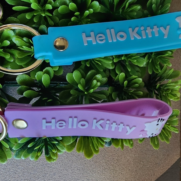 NEW Hello Kitty Lot Mirror and 4 Keychains - Picture 5 of 9